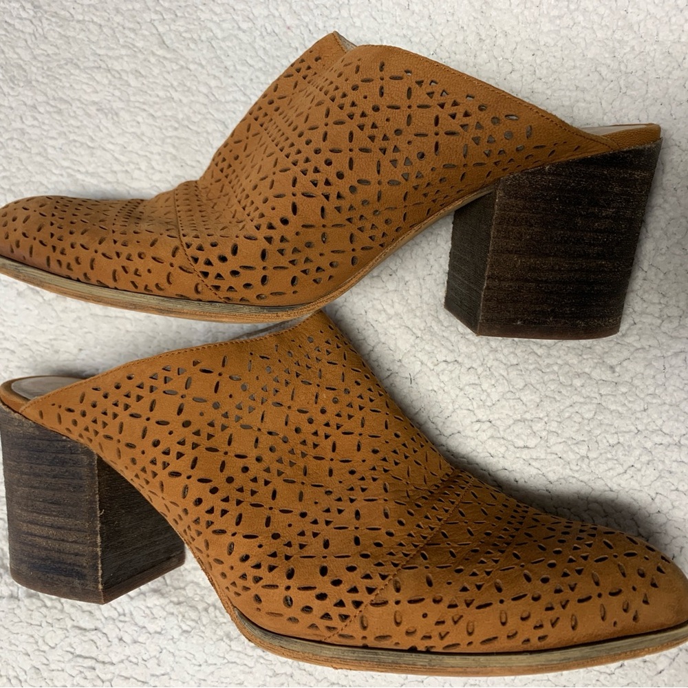 Women's Tan Block Heel Mules